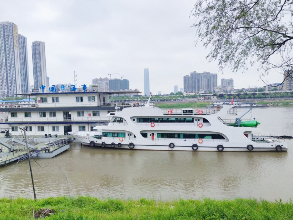 "Hubei Environmental Monitoring Qingjiang", the First Mobile Monitoring Station for Atmospheric Composite Pollution in the Yangtze River Waterway in China